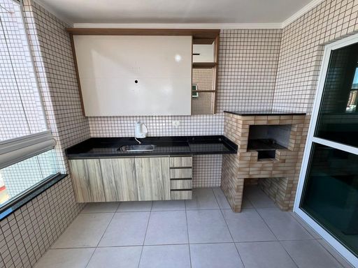 Sacada gourmet envidraçada com vista livre.