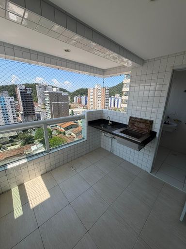 Sacada gourmet com churrasqueira com vista livre.