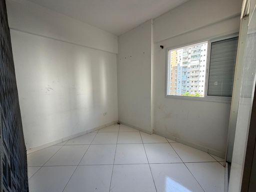 Suíte bem iluminado.