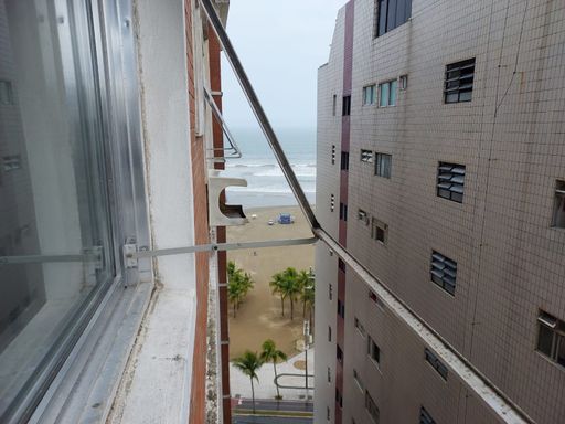 Vista do mar da janela do dormitório.