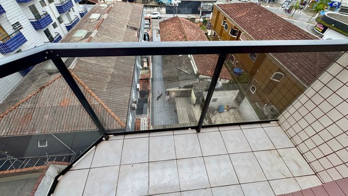Sacada da sala com vista livre.