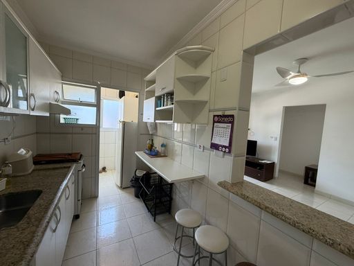 Cozinha americana planejada.