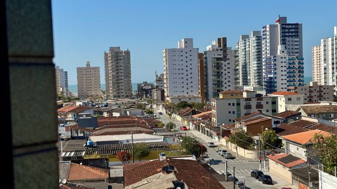 Vista parcial do mar da cozinha americana.
