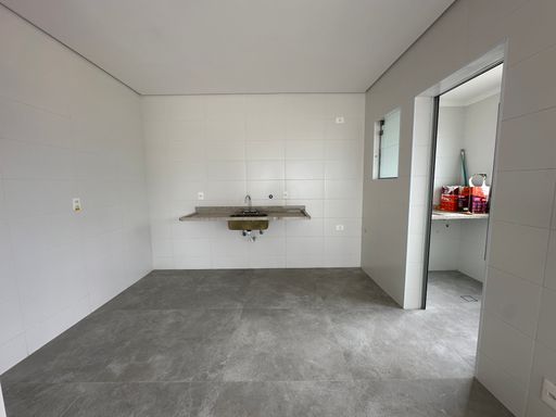 Cozinha espaçosa.