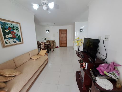 Sala ampla de 2 ambientes.