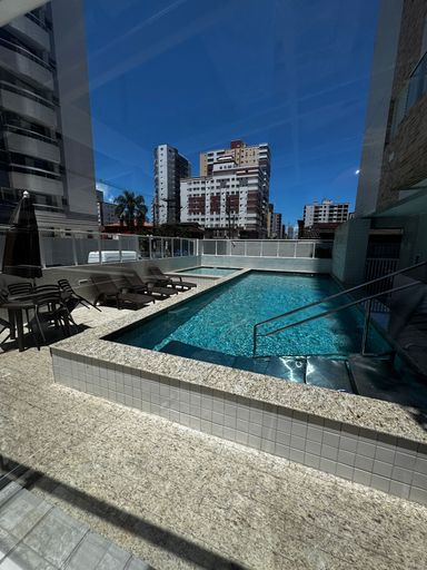 Piscina adulto e infantil.