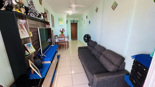 Sala muito bem iluminado de 2 ambientes.