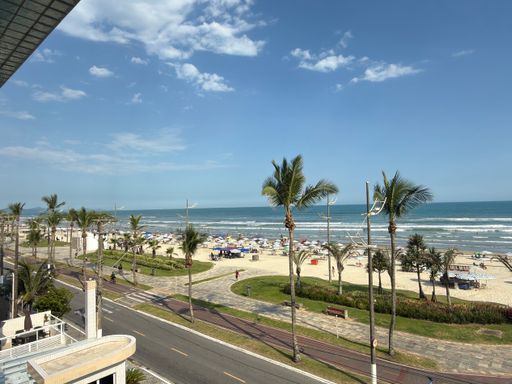 Vista do mar da sacada da sala.