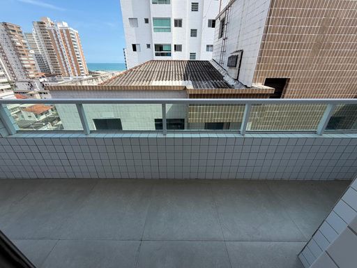 Sacada gourmet em L, com vista para o mar.