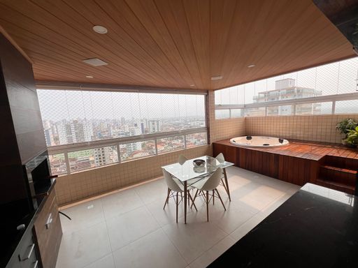 Sacada gourmet envidraçada com vista livre e Ofurô.