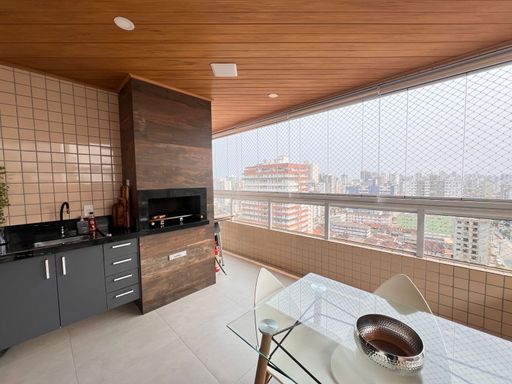 Sacada gourmet envidraçada com vista livre e Ofurô.