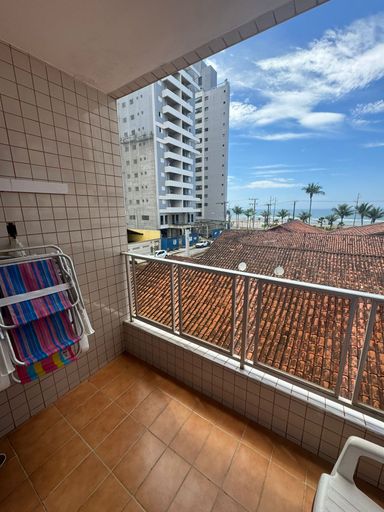 Sacada com vista para o mar.