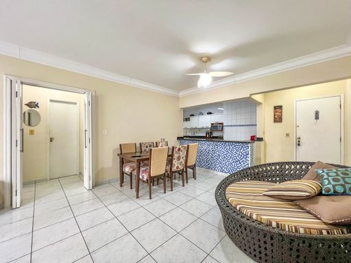 Sala ampla para 3 ambientes.