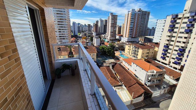 Sacada privativa da suíte com vista livre.