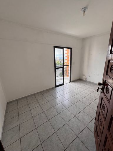 Sala bem iluminada.
