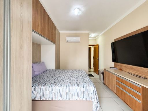 Suíte com acesso a sacada gourmet.