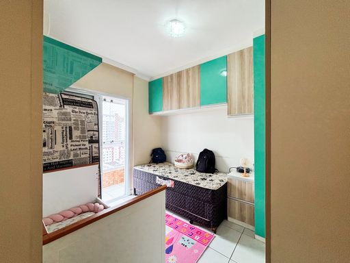 Dormitório com acesso a sacada gourmet.