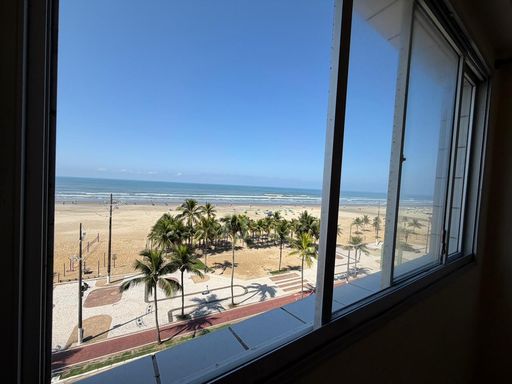 Vista para o mar do dormitório.