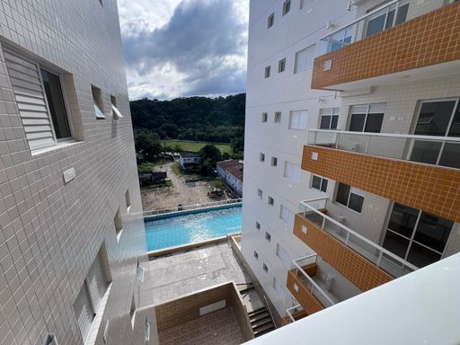 Vista lateral da montanha.