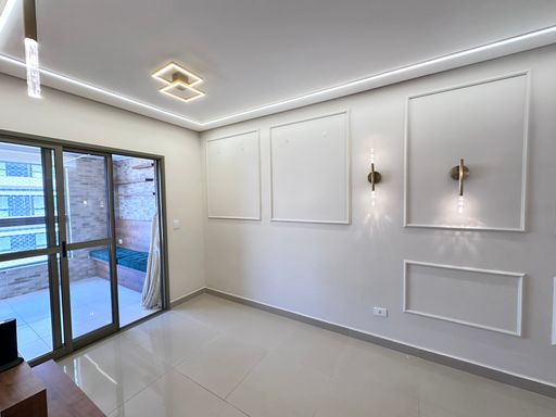 Sala de 2 ambientes com ar-condicionado.