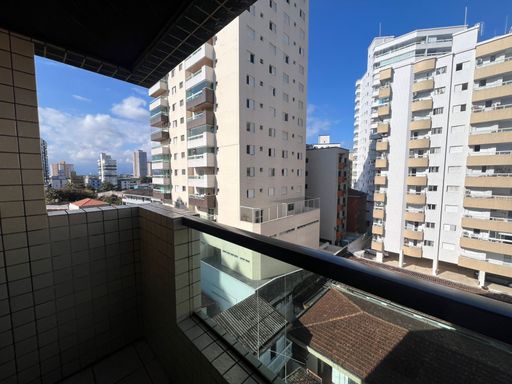 Sacada da sala com vista livre.