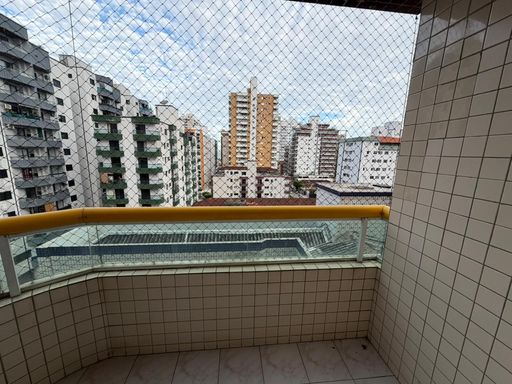 Sacada com vista para o mar.