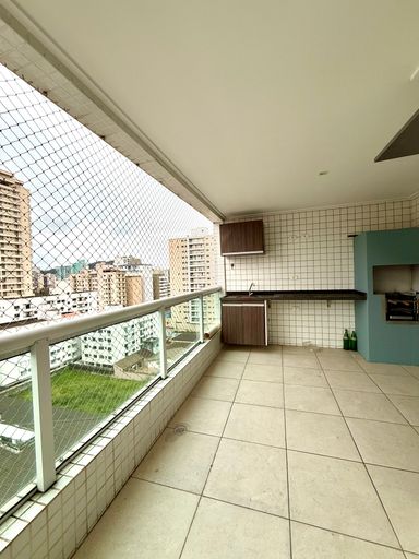 Sacada gourmet com lavabo e vista livre.