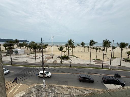 Vista para o mar da sacada da sala living.