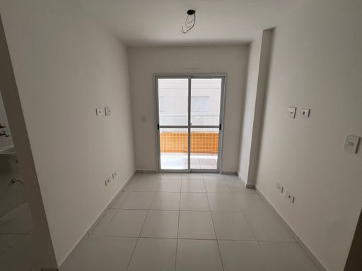Sala de 2 ambientes integrada à cozinha.
