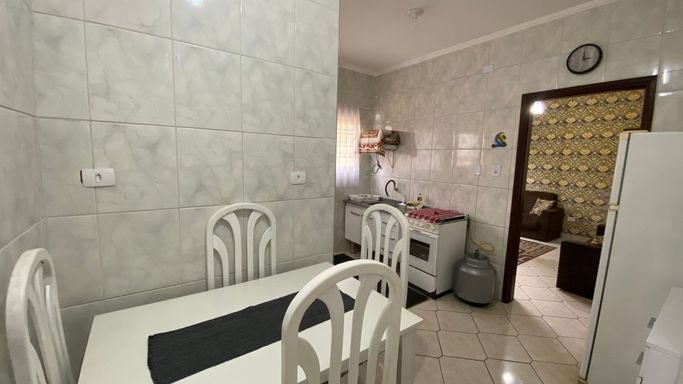 Cozinha espaçosa e arejada.