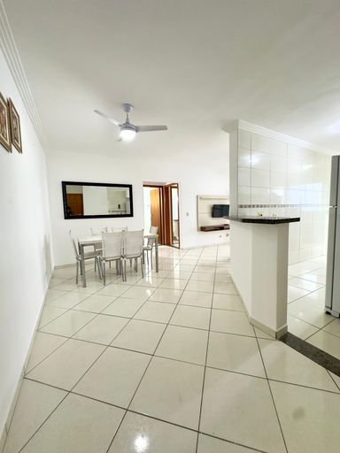 Sala ampla e bem iluminado de 2 ambientes.