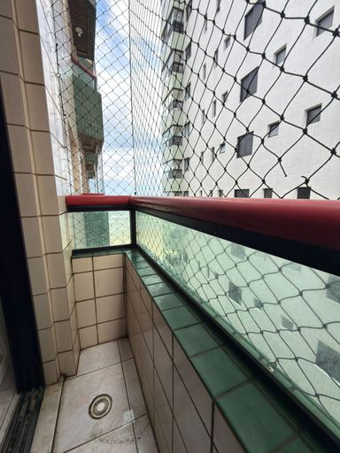 Sacada do dormitório com vista para o mar.