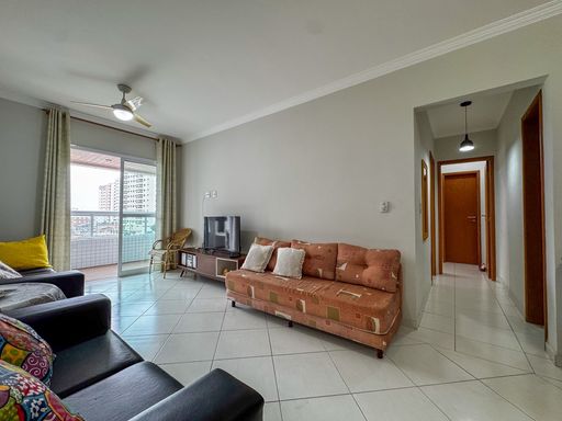 Sala ampla e bem iluminada de 2 ambientes.