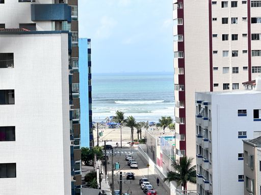 Vista para o mar da sacada gourmet.