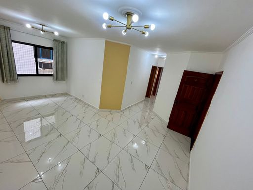 Sala ampla de 2 ambientes.