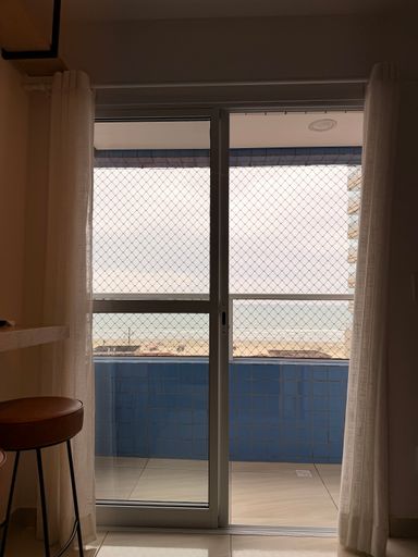 Sacada com vista para o mar.