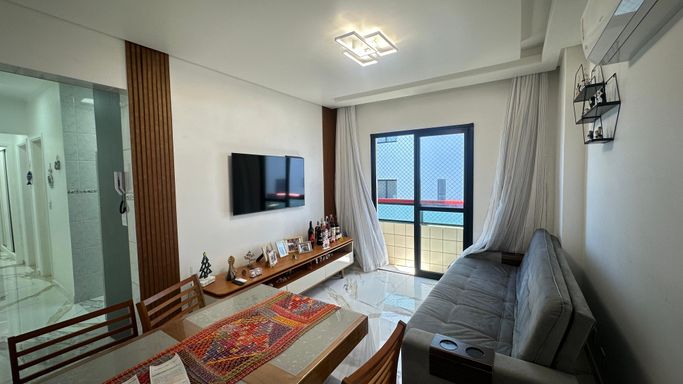 Sala de estar ampla com ar condicionado