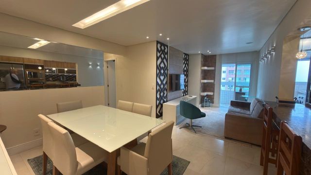Sala ampla de 2 ambientes.