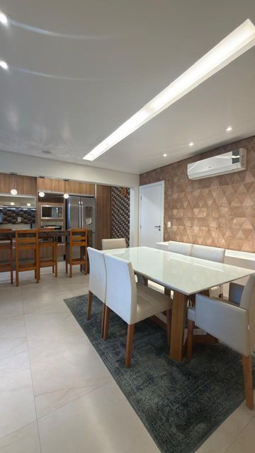 Sala ampla de 2 ambientes.