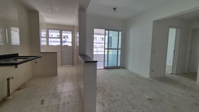 Sala de 2 ambientes com acesso a sacada gourmet.