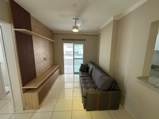 Sala ampla de 2 ambientes.