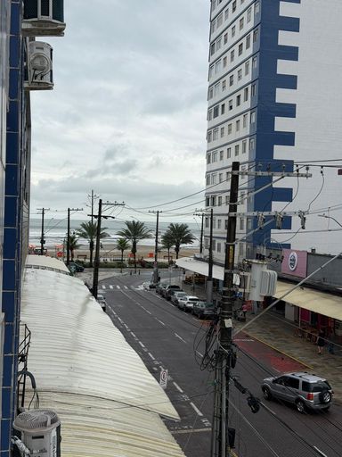 Vista para o mar do dormitório.