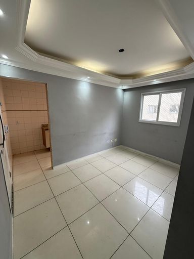 Sala com teto rebaixado em gesso com iluminação em LED.