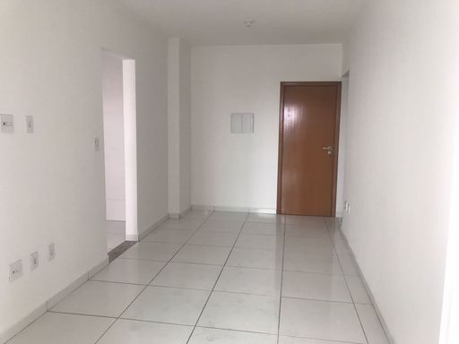Sala de 2 ambientes com acesso a sacada.