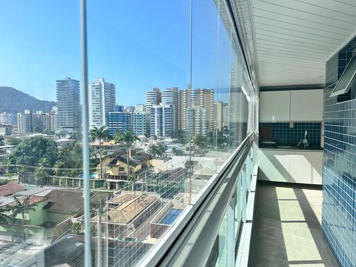 Sacada Gourmet envidraçada com vista livre