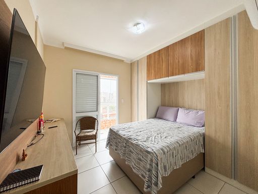 Suíte com acesso a sacada gourmet.