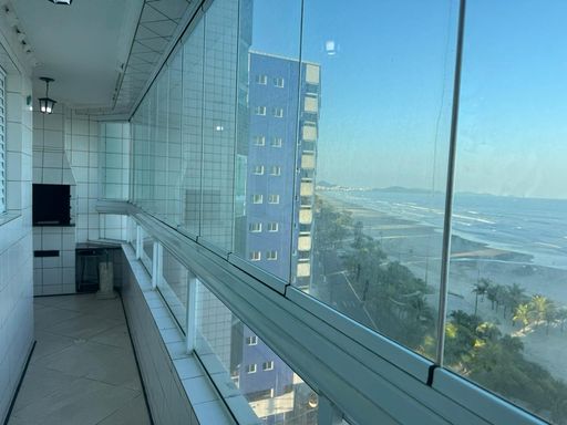 Sacada Gourmet envidraçada com vista para o mar