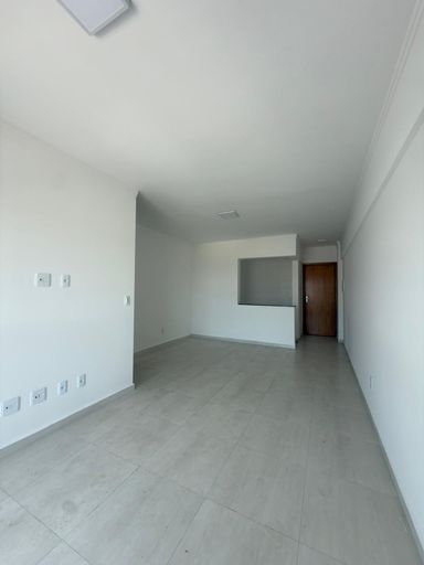 Sala ampla de 2 ambientes.