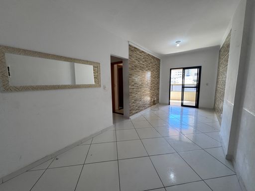 Sala bem iluminado de 2 ambientes.