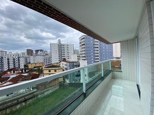 Sacada gourmet com churrasqueira com vista livre.